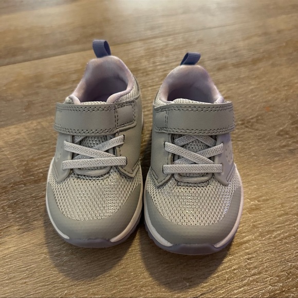 NWOB Cat & Jack Velcro WIDE Toddler Girls Sneakers - Picture 4 of 7